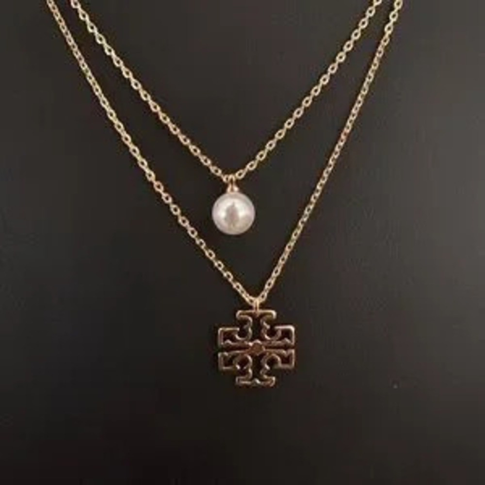 Final Price NWOT Tory Burch logo gold earrings